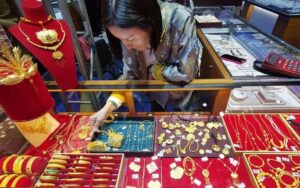 Cú lao dốc lần hai của giá vàng, thị trường bước vào giai đoạn khó lường