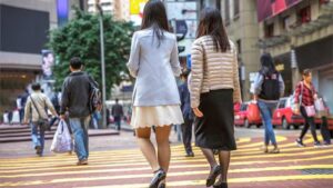 Người tuổi thọ ngắn thường có 4 biểu hiện này khi đi bộ, ai không có thật đáng chúc mừng