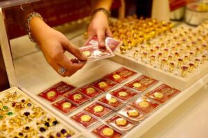 Giá vàng hôm nay (trưa 3-3): Đồng loạt giảm