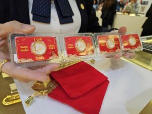 Người đứng đầu Nhà Trắng hạ giọng về Iran, giá vàng lại đảo chiều