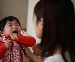 Trẻ EQ thấp có 2 biểu hiện này khi ăn và khi tức giận