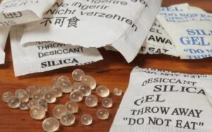 Vứt bỏ gói hút ẩm chẳng khác gì ném ‘tiền’ vào thùng rác, ai không biết dùng quá phí