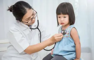 Lý do trẻ hay ốm khi trời nóng và 3 loại bệnh cần phòng ngừa cho con