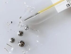 Con gái cắn vỡ nhiệt kế thủy ngân, mẹ làm 3 bước được bác sĩ khen: Rất chuyên nghiệp!