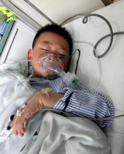 Bé trai 12 tuổi TQ bị ung thư giai đoạn cuối vì ông bà nội chiều, thường xuyên cho cháu ăn món mà nhiều trẻ em Việt thích