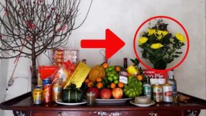 Cảnh báo đặc biệt tới các gia đình đang cắm hoa cúc trên bàn thờ ngày Rằm, mùng 1