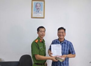 Tài khoản Techcombank nhận 137 triệu đồng, thanh niên 2004 chuyển hết cho bố đẻ, nhờ rút tiền mặt rồi báo công an